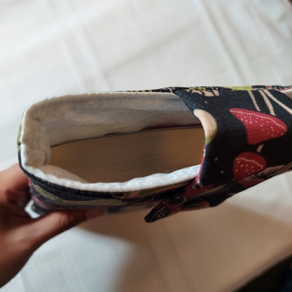 Mushrooms book sleeve - Picture 2 of 4